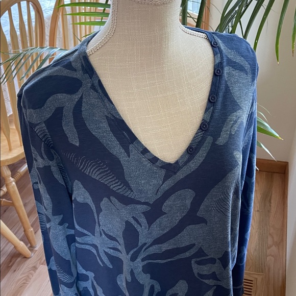 Chico's Deep Blue V-Neck Top - Picture 10 of 11